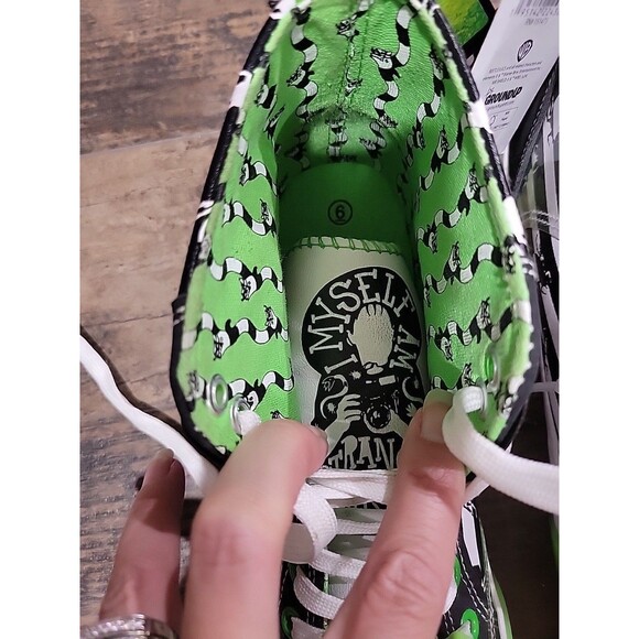 BEETLEJUICE - SIZE: 6 - Women's High-Top Sneakers W/Cushioned Insoles! - NEW! - Picture 11 of 12